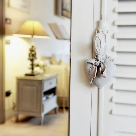 Casina Le Conserve بيت ضيافة